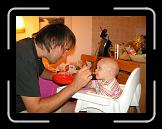 Kianas-erste-Fütterung_2007-09-01--22.03.59 * 2272 x 1704 * (1.48MB)
